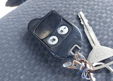 2004 Toyota Corolla S из США, поврежденный, VIN 2T1BR32E44C243993